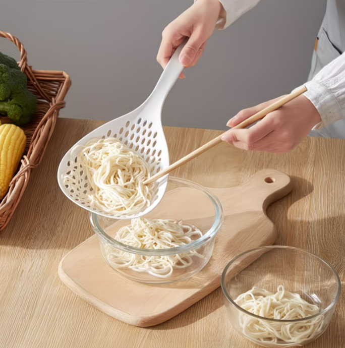 Household Noodle Scoop, Large Strainer Spoon for Noodles, Dumplings, and Wontons